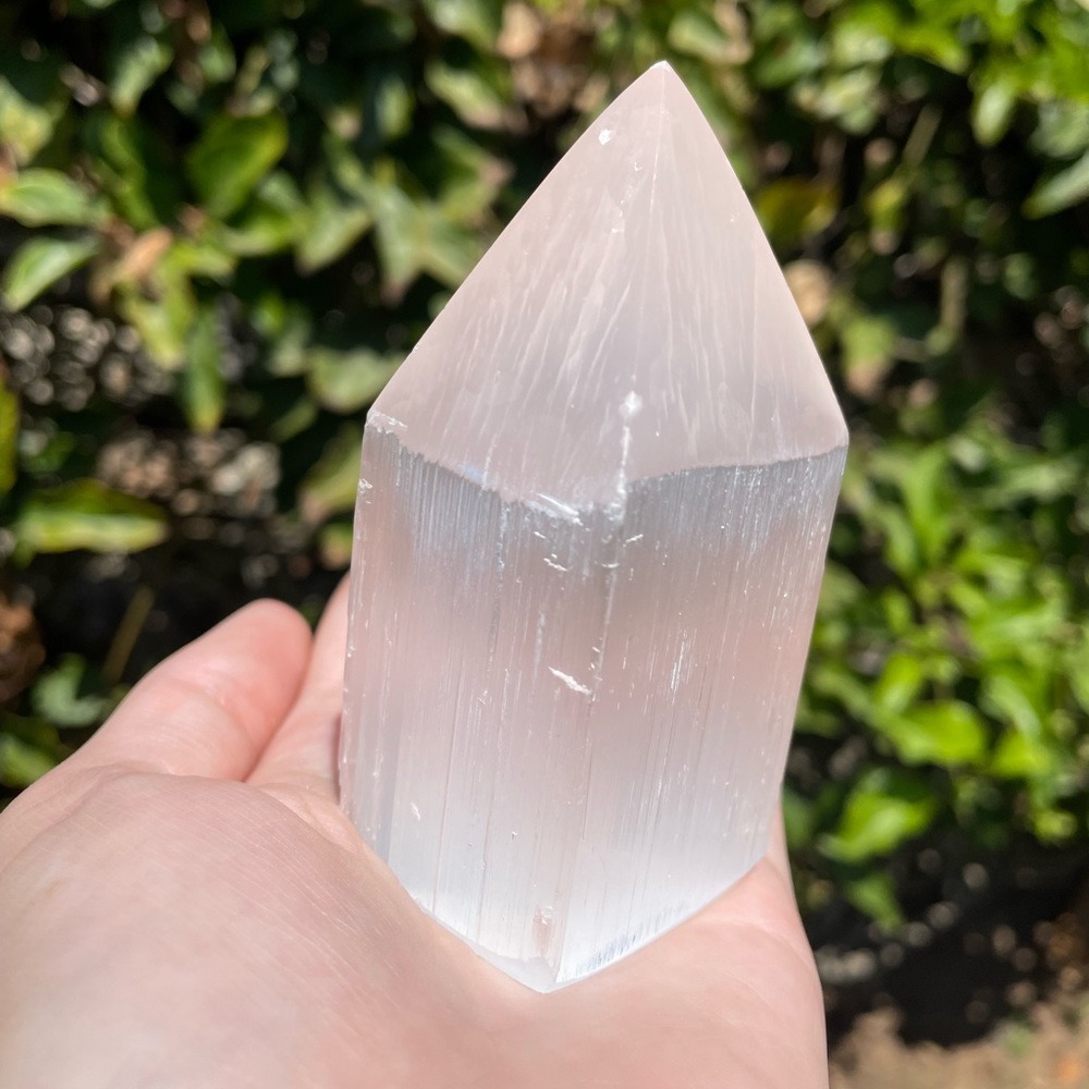 Stunning Selenite tower - Picture 15 of 15
